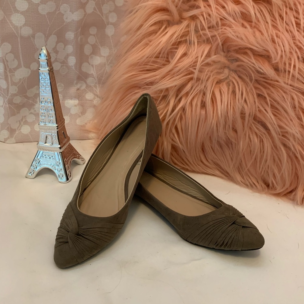 Charlotte Russe Green Flats